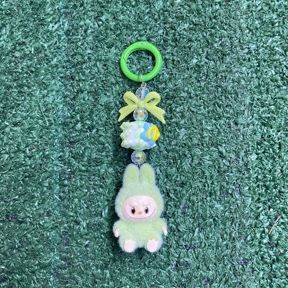 Labubu keychain - Picture 1 of 2